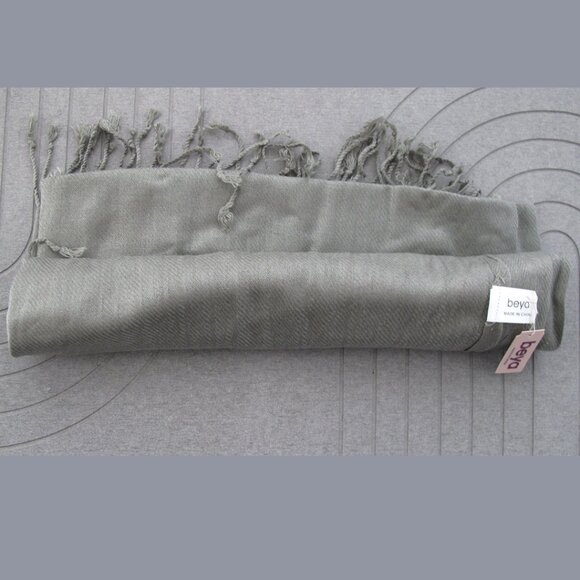 🆕 Scarf BEYA Gray 70" x 25" | stylish Scarves Wraps pashminas shawls mantle - Picture 6 of 8